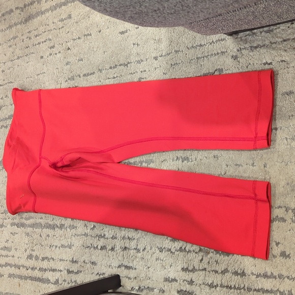 Lululemon Wunder Under Crop Currant like new - Picture 11 of 11